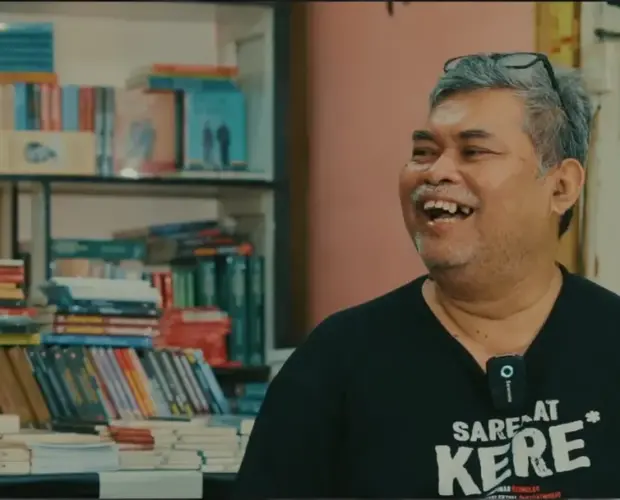 Buldan Pemilik Yayasan Bentang yang tandang berbincang i dongeng kopi