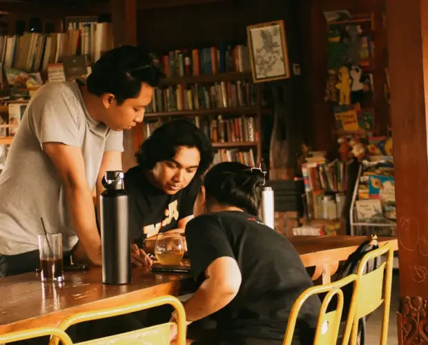 Tempat ngopi di Kalasan, Café bernuansa tradisional, Dapur sangrai kopi Jogja, Ruang komunal Sleman